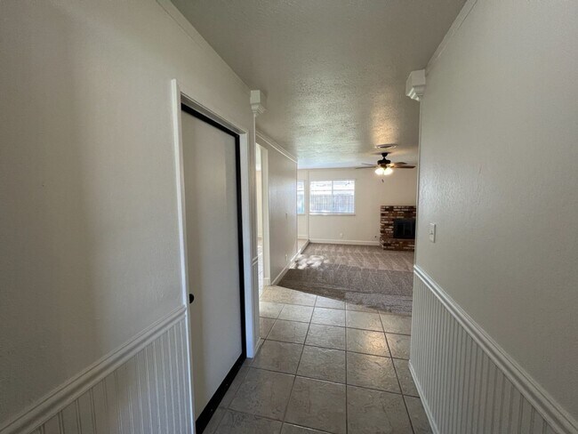 Building Photo - 1536 Sheldon Dr