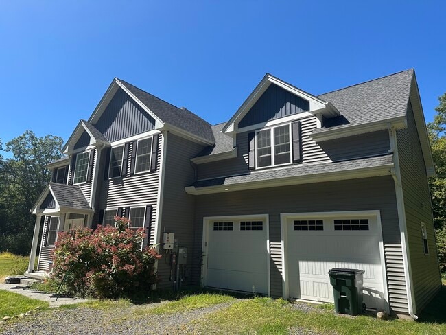 Building Photo - 102 Pheasant Ln