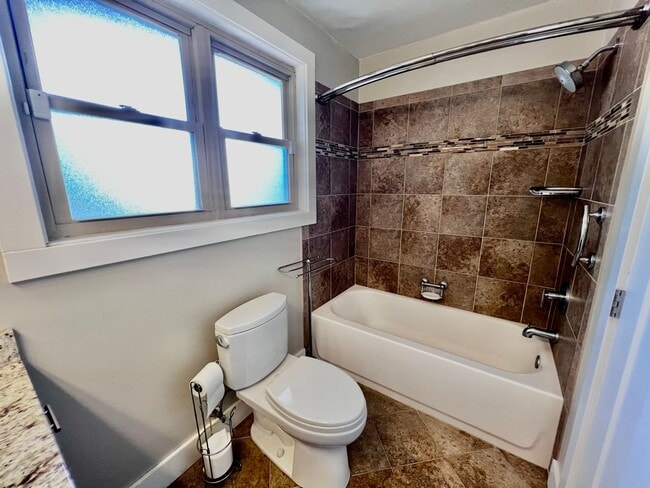 Building Photo - Beautiful waterfront home