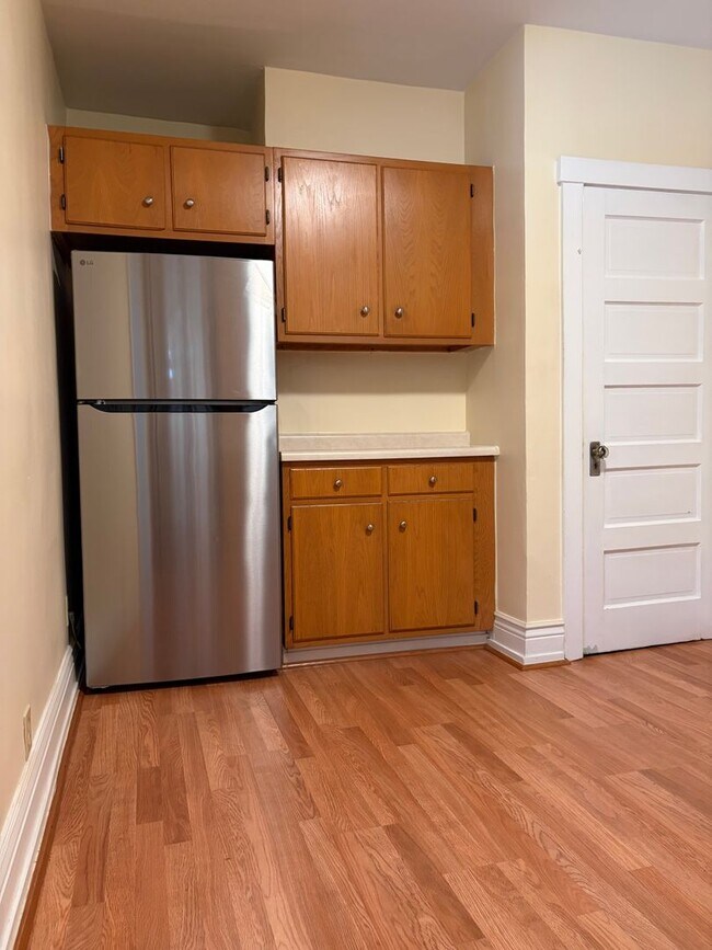 Building Photo - 936 Hamilton Pl