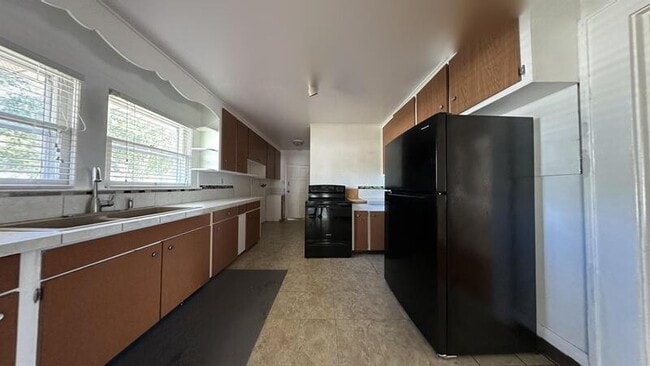 Building Photo - 1013 23rd St W