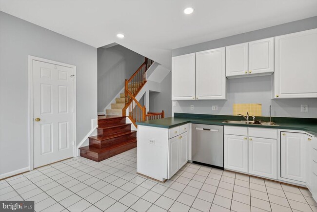 Building Photo - 5223 Ballycastle Cir
