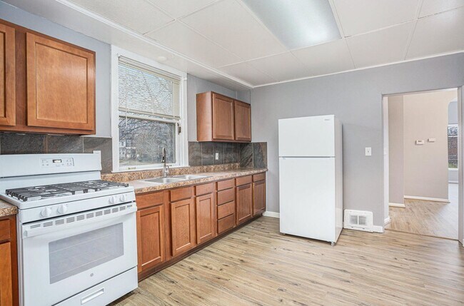 Building Photo - 1449 Quarry Ave NW