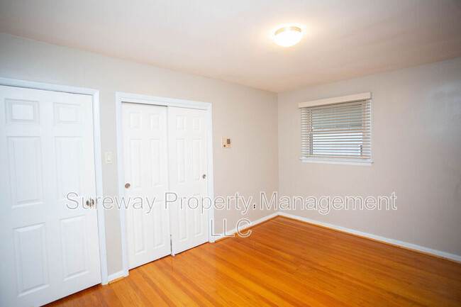Building Photo - 841 Grove St