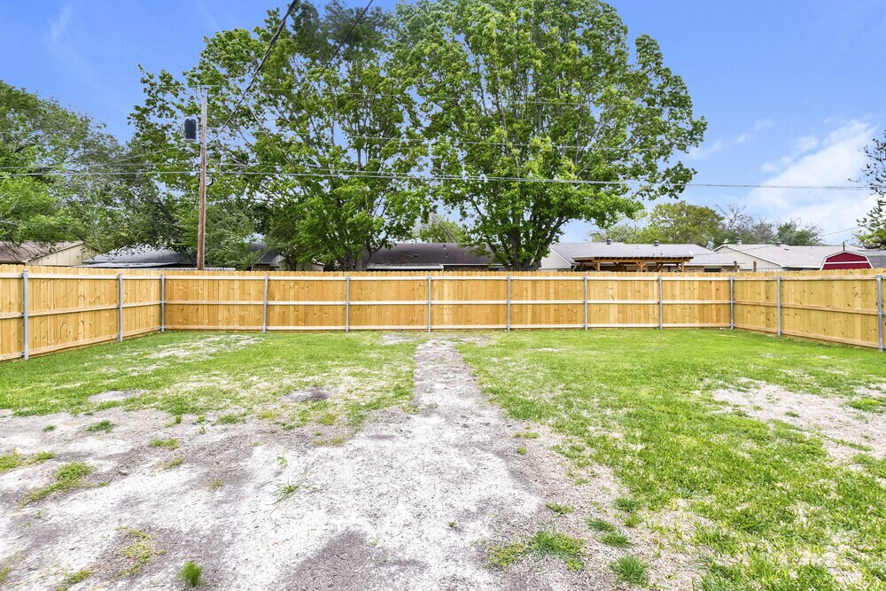 Building Photo - 514 Woodcrest Way