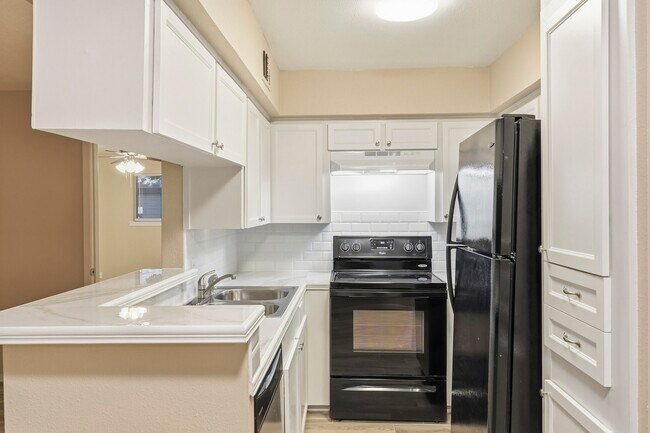 Building Photo - 309 Stratford St