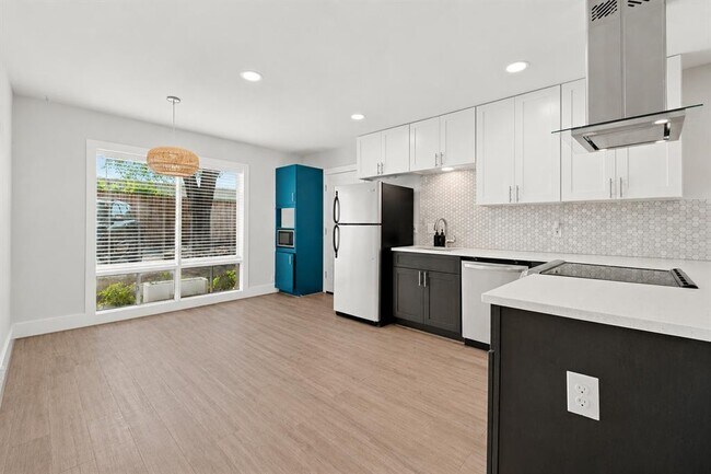 Building Photo - 5332 Balcones Dr