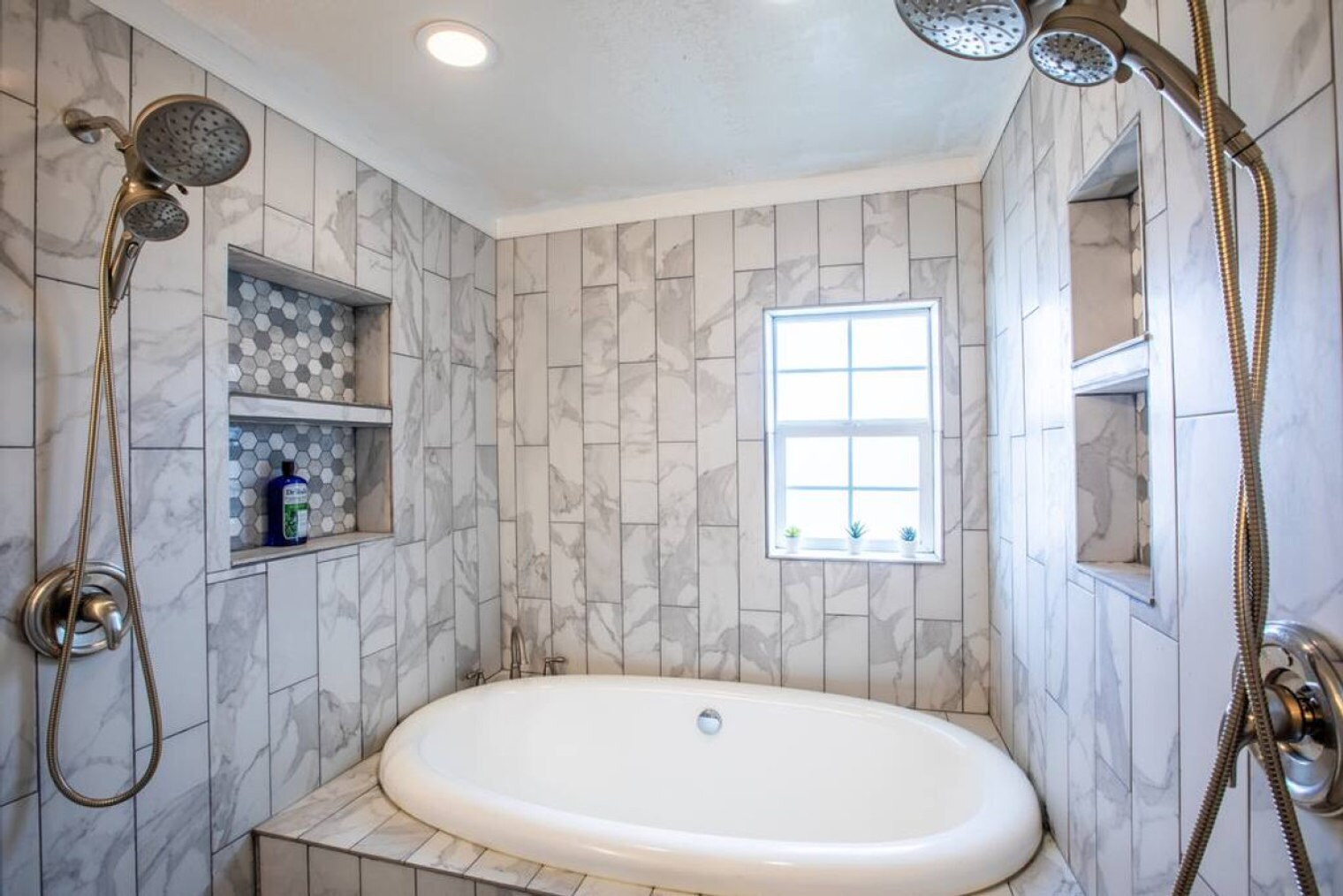 Building Photo - 671 E Center St