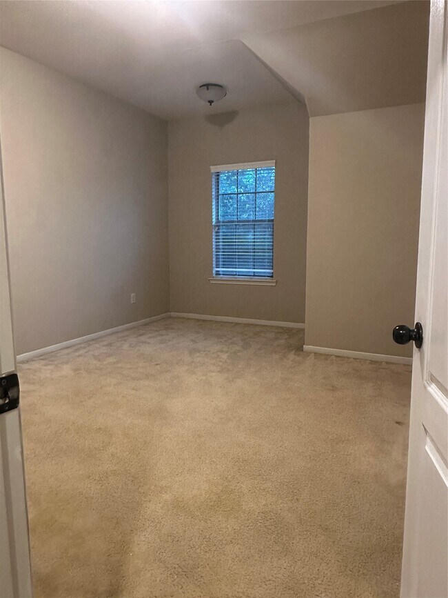Building Photo - 13915 Sawmill Run Ln