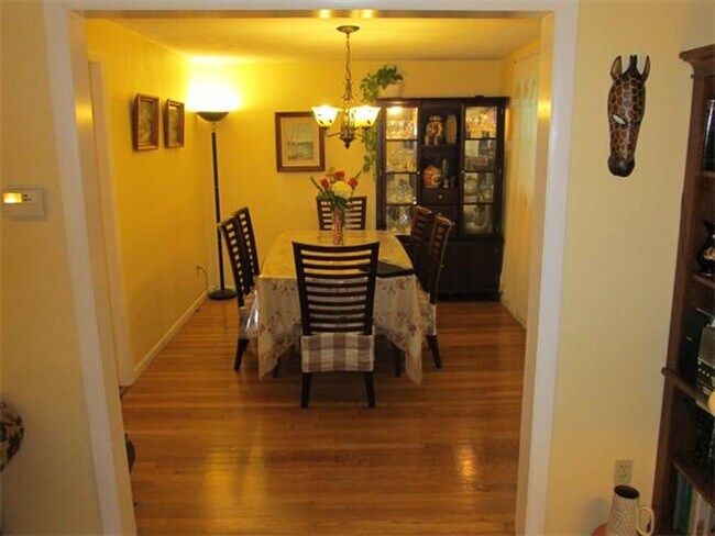 Building Photo - Gorgeous single family home in Needham available for rent NOW!