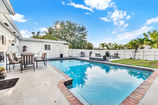 Building Photo - 5207 Hayes St