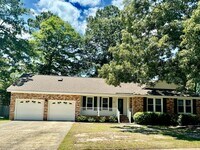 Building Photo - 3/2 Brick Home in Crowfield Plantation in Goose Creek!