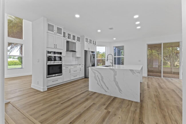 Building Photo - 5556 Spanish River Rd