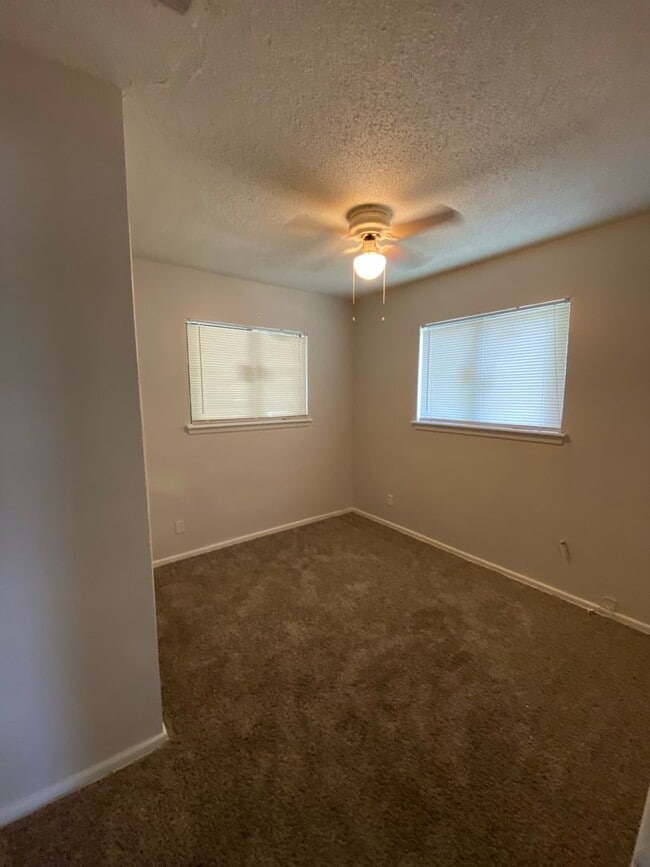 Building Photo - CUTE 3 BR IN UNIVERSAL CITY W/ EASY ACCESS...