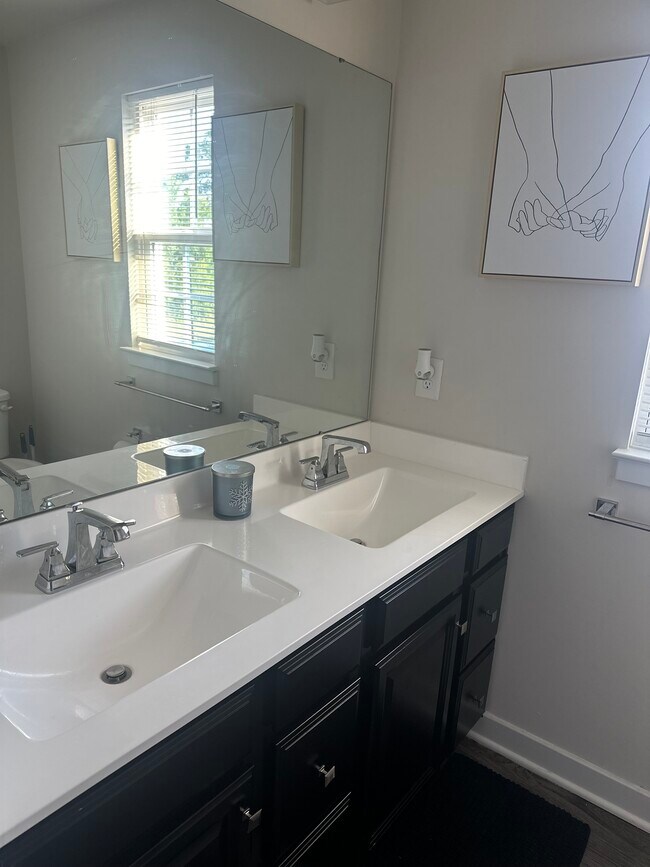 Master bath - 225 Brittlebrush Dr