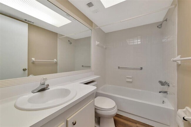 Building Photo - 425 30th Ave W