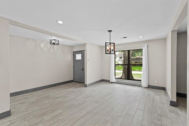 Building Photo - 5522 Braesvalley Dr