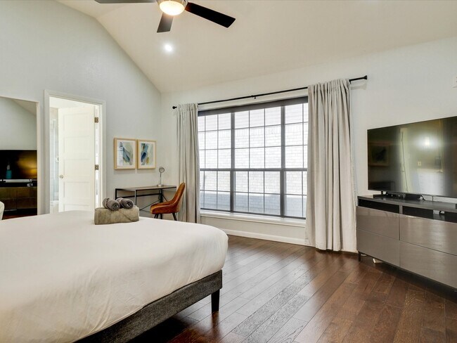 Building Photo - 4219 Bendwood Ln