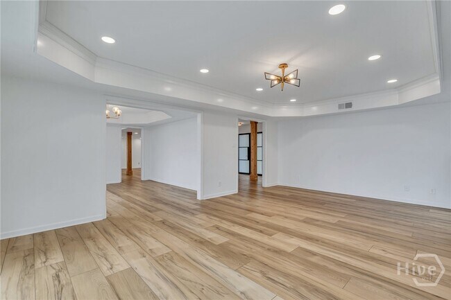 Building Photo - 1015 Mill Hill Rd