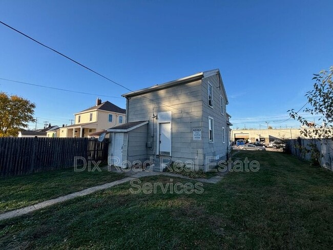 Building Photo - 1041 Fairview Ave