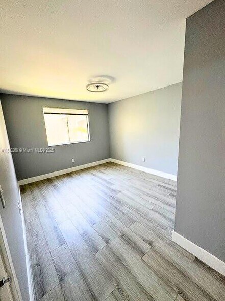 Building Photo - 2640 S University Dr