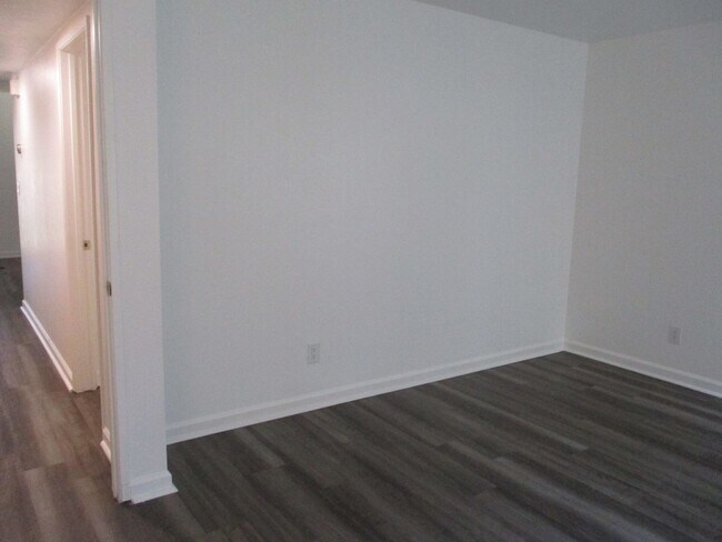 Building Photo - Desirable Chula Vista 2 Bedroom 2 Bath Condo!