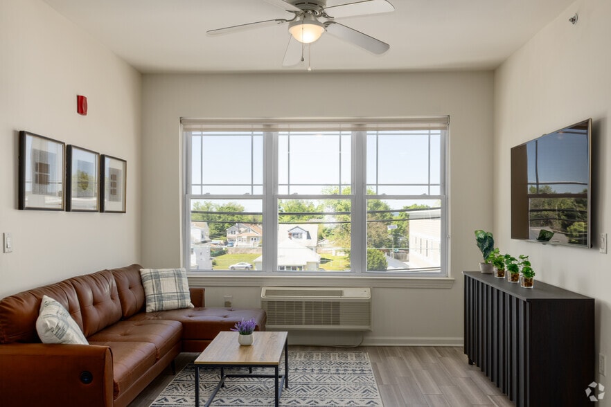 2BR, 2BA - 850SF - Living Area - 510 Hamilton