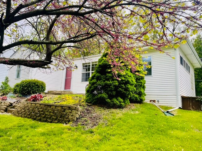 Building Photo - 36936 N Helen Dr