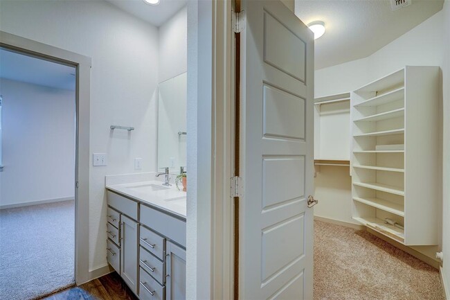Building Photo - 4613 Tully Dr