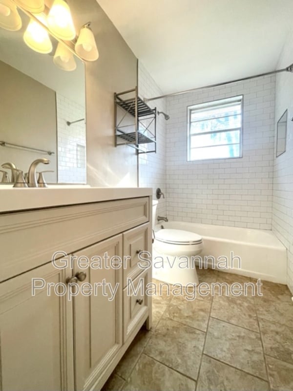 Building Photo - 320 Chatham Villa Dr