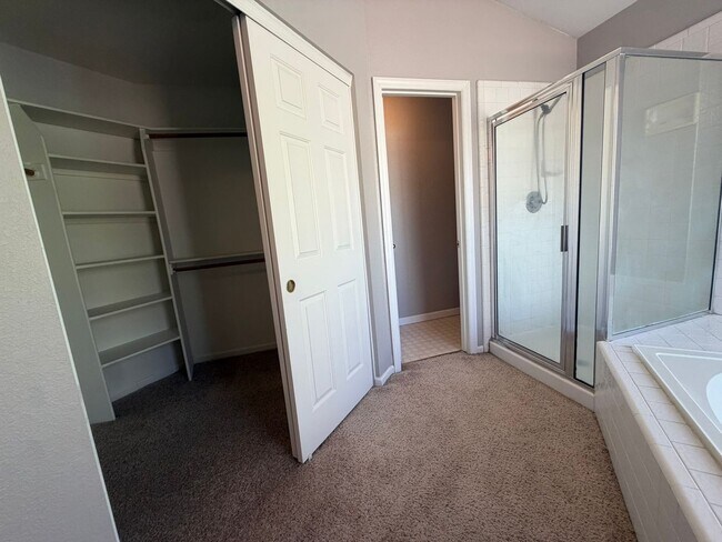 Building Photo - 8420 Oak Flat Way