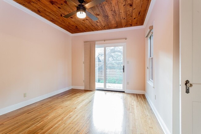 Building Photo - Charming 3 Bed / 2.5 Bath Two-Story Home!