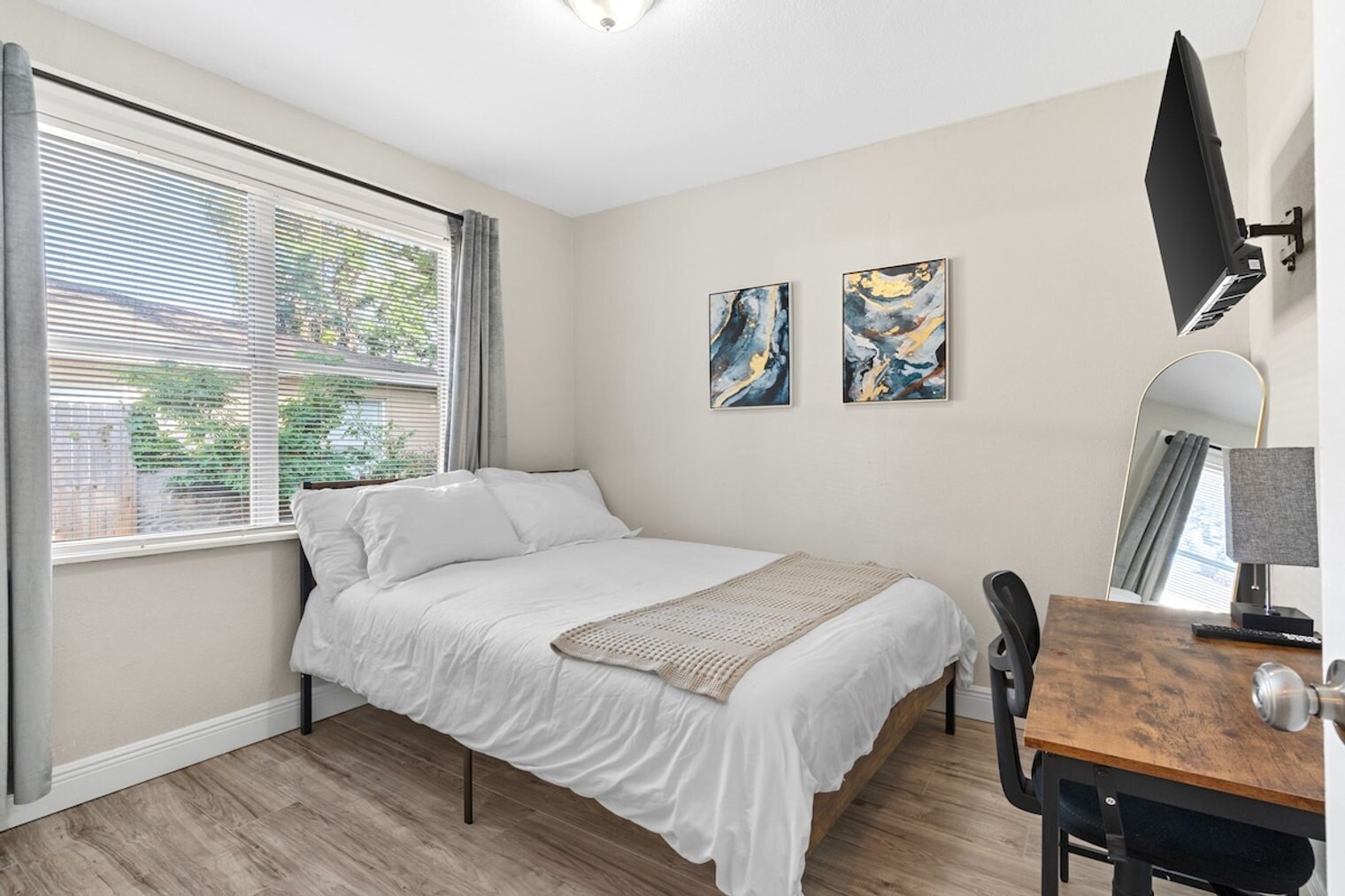 Building Photo - 3602 E Chelsea St