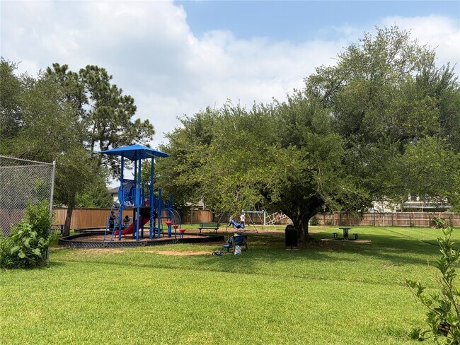 Building Photo - 17407 Chamberlain Dr