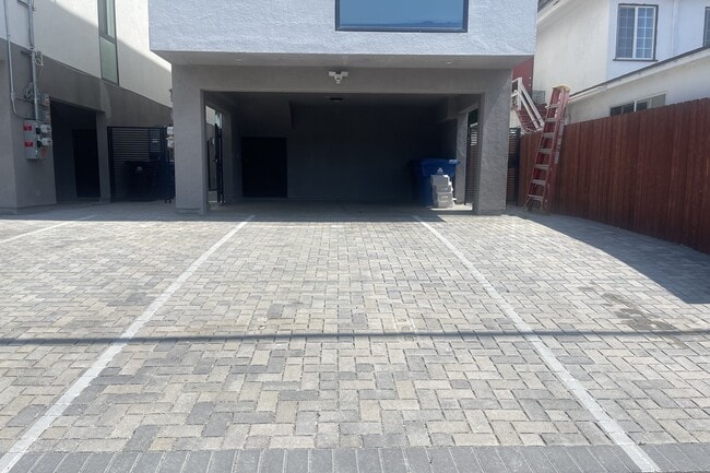 Building Photo - 8662 Cadillac Ave