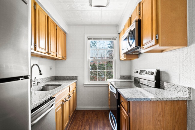 Building Photo - 2124 Suitland Terrace SE