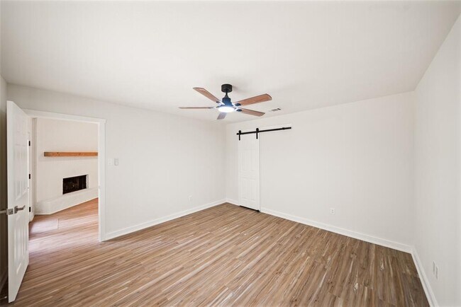 Building Photo - 18 Tulip Hill Ct