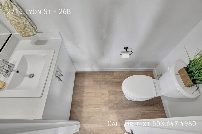 Building Photo - 2716 SE Lyon St