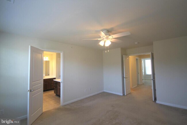 Building Photo - 515 Ellison Dr