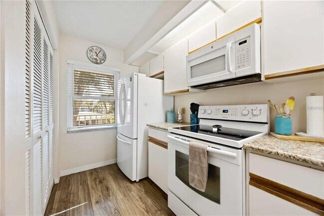 Building Photo - 433 Cerromar Ln