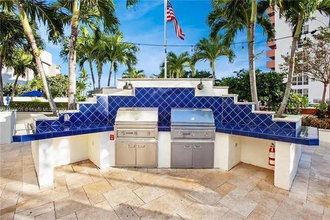 Building Photo - 3000 E Sunrise Blvd