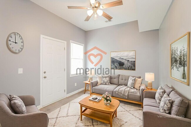 Building Photo - 4 bed / 4 bath ~ Move-in Today!