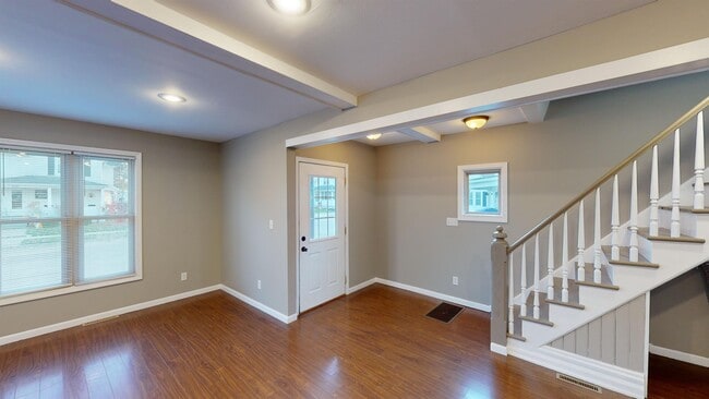 Building Photo - 337 W Chamberlin St