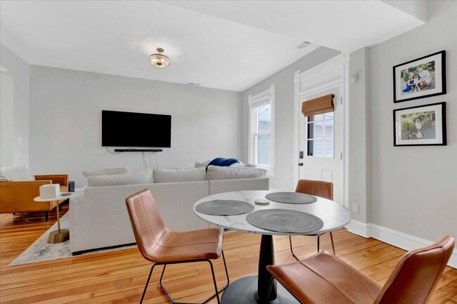 Building Photo - 1728 N Wood St