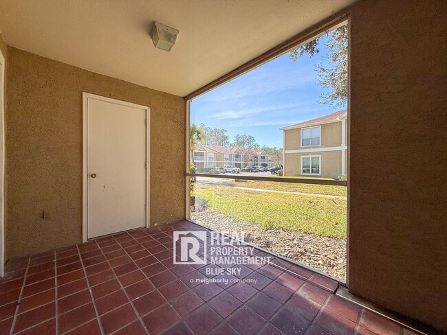 Building Photo - 9481 Highland Oak Dr