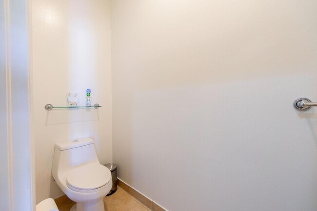 Building Photo - 213 River Bluff Ln
