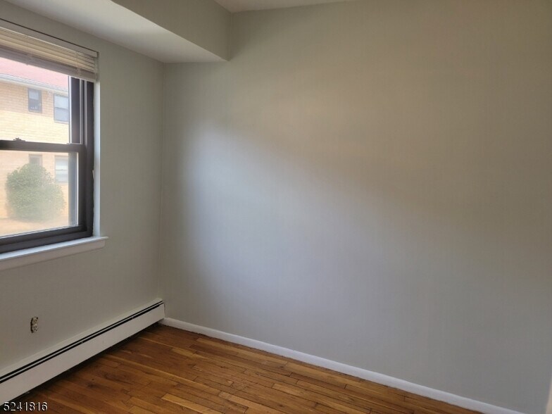 2nd bedroom - 401 US-22