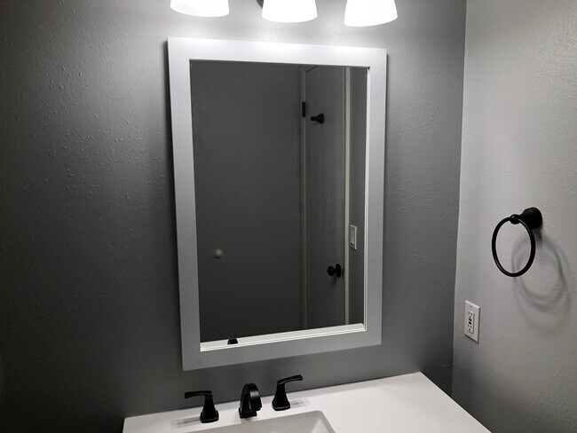 Building Photo - 44 S 1450 W
