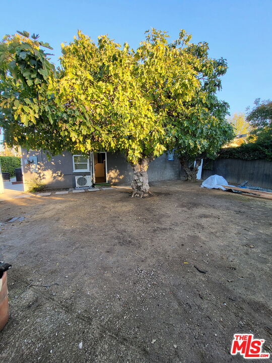 Building Photo - 5757 Vesper Ave