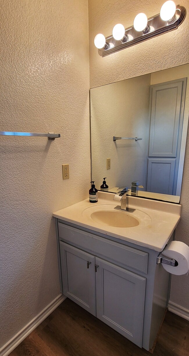 Master Bathroom - 1600 Moss St